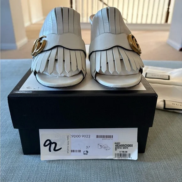 Gucci Kiltie Slide sandals. 💯% AUTHENTIC - Size 37 - US 7
Mystic white. Leather - Picture 4 of 12